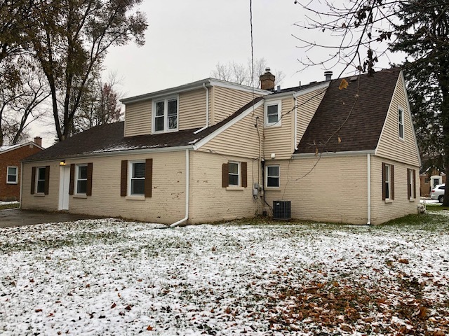 40 Valley Road Glen Ellyn, IL 60137 - Photo 23 of 24 a house with trees in the background