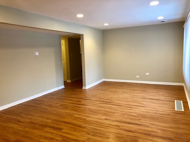 40 Valley Road Glen Ellyn, IL 60137 - Photo 6 of 24 an empty room with wooden floor and entrance