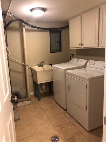 40 Valley Road Glen Ellyn, IL 60137 - Photo 9 of 24 a utility room with dryer and washer