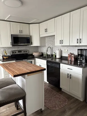 $3,200 | 131 Court Street, Unit 1L, Plymouth, MA 02360