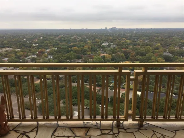 $2,800 | 6211 West Northwest Highway, Unit 2700, Dallas, TX 75225