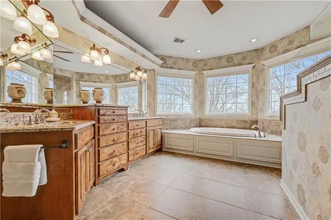 $2,000,000 | 60 Dundee Court, Loch Lloyd, MO 64012