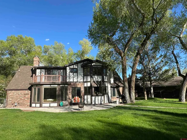a view of a house with a big yard