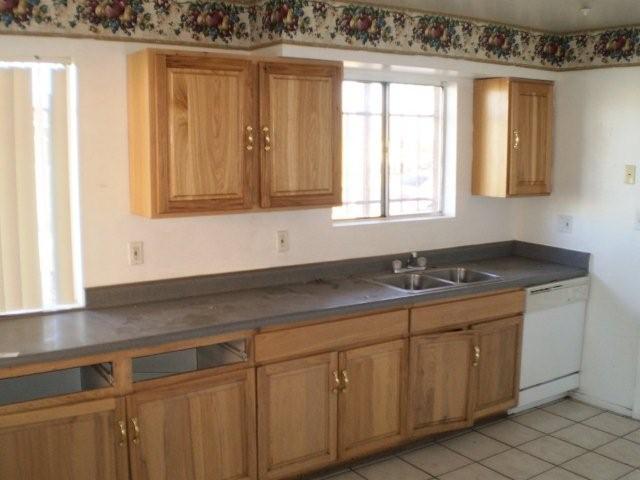 2321 East Chipman Road Phoenix, AZ 85040 - Photo 3 of 4 kitchen