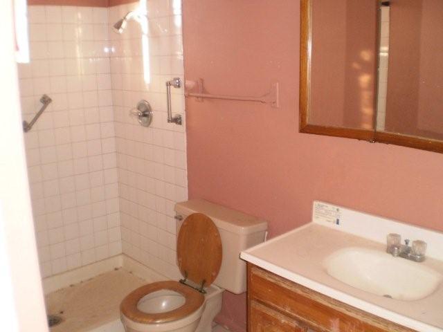 2321 East Chipman Road Phoenix, AZ 85040 - Photo 4 of 4 bathroom