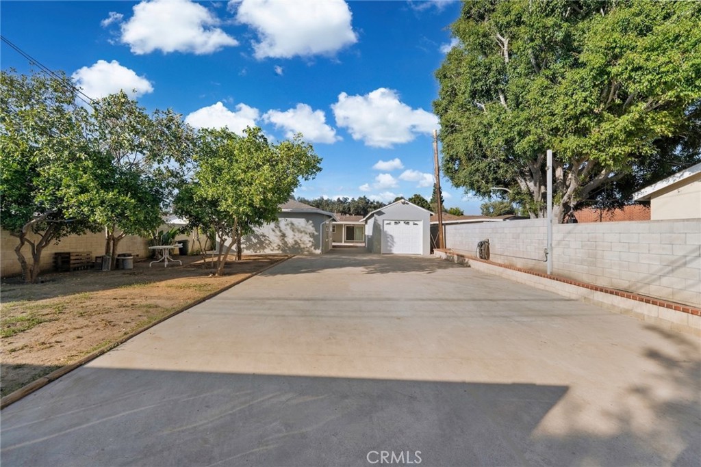 1104 Williamson Avenue Fullerton, CA 92833 - Photo 15 of 75