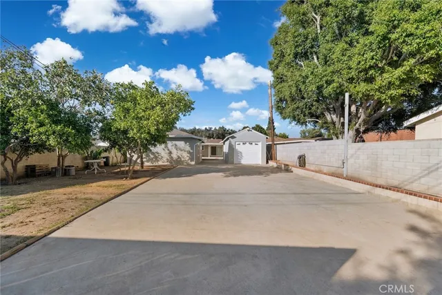 a view of a white building