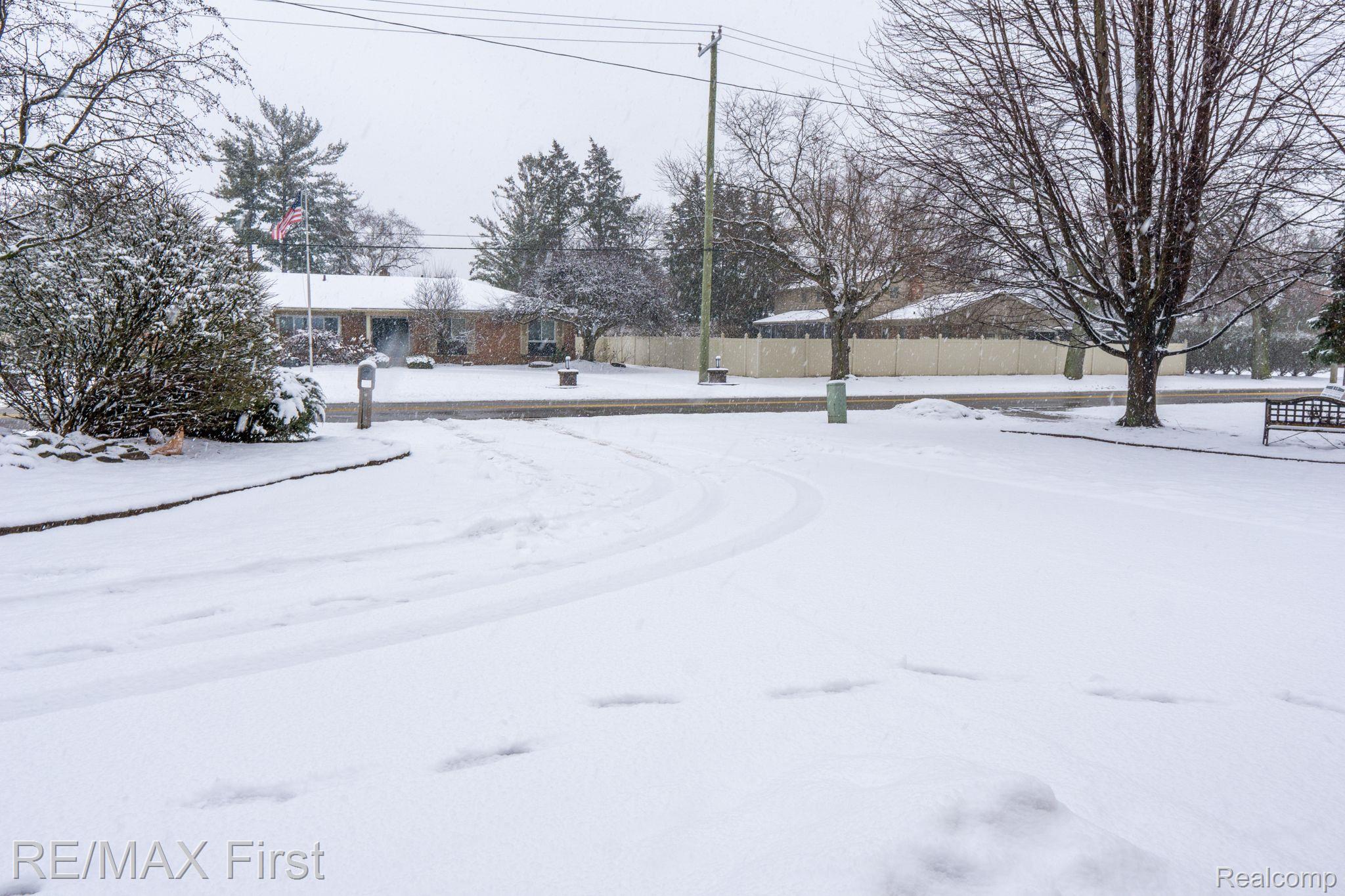 11573 Chicago Road Warren, MI 48093 - Photo 6 of 48 Gallery Image 6