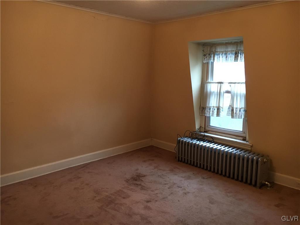 720 Park Street Whitehall, PA 18052 - Photo 7 of 12