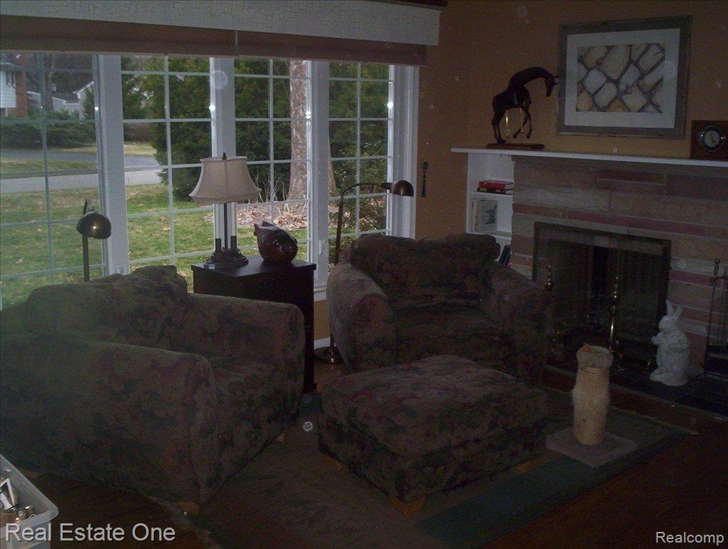 28030 Ridgebrook Road Farmington, MI 48334 - Photo 6 of 13 Living Room