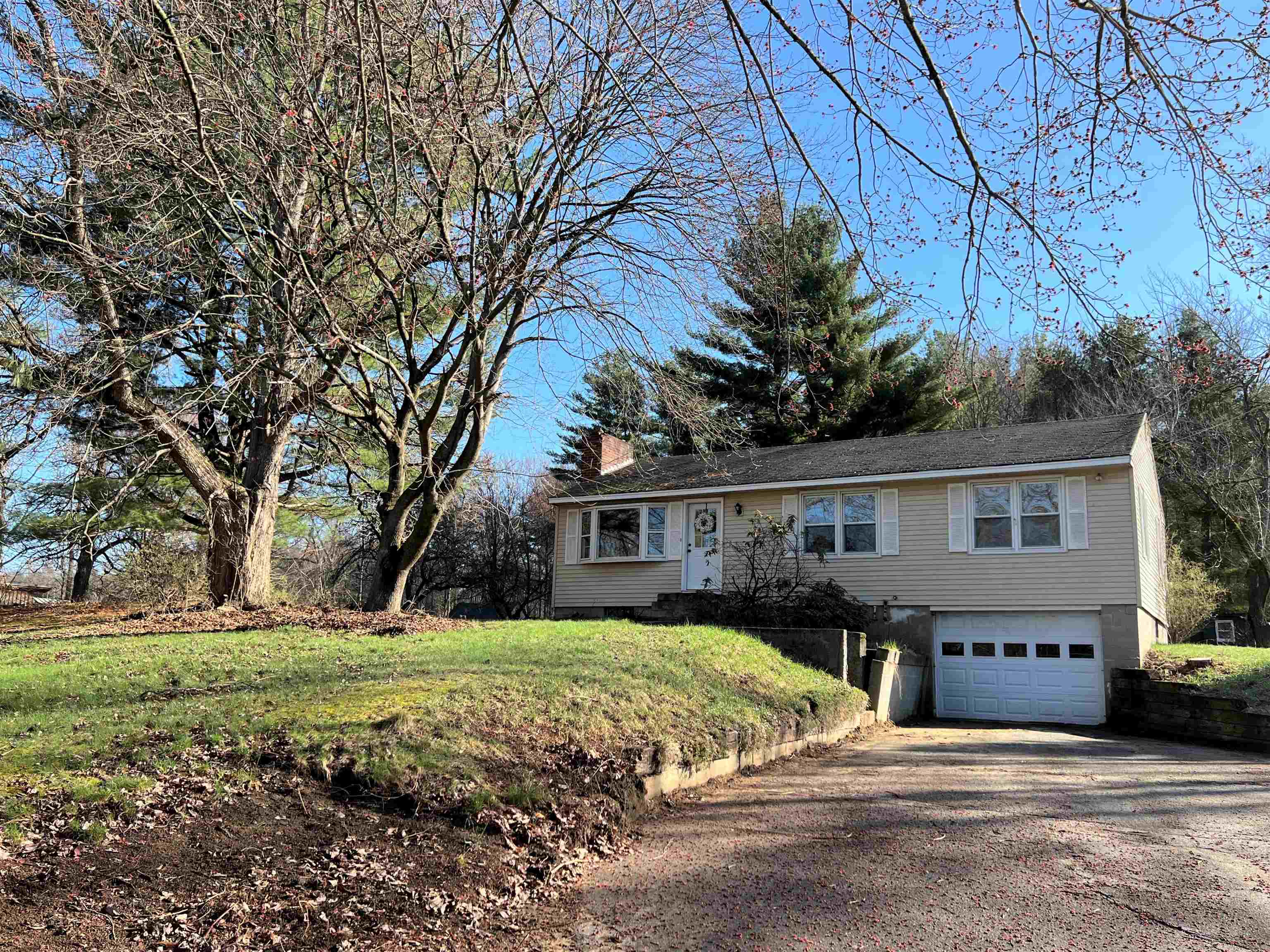 889 Northfield Road Hinsdale, NH 03451 - Photo 2 of 25 Gallery Image 2