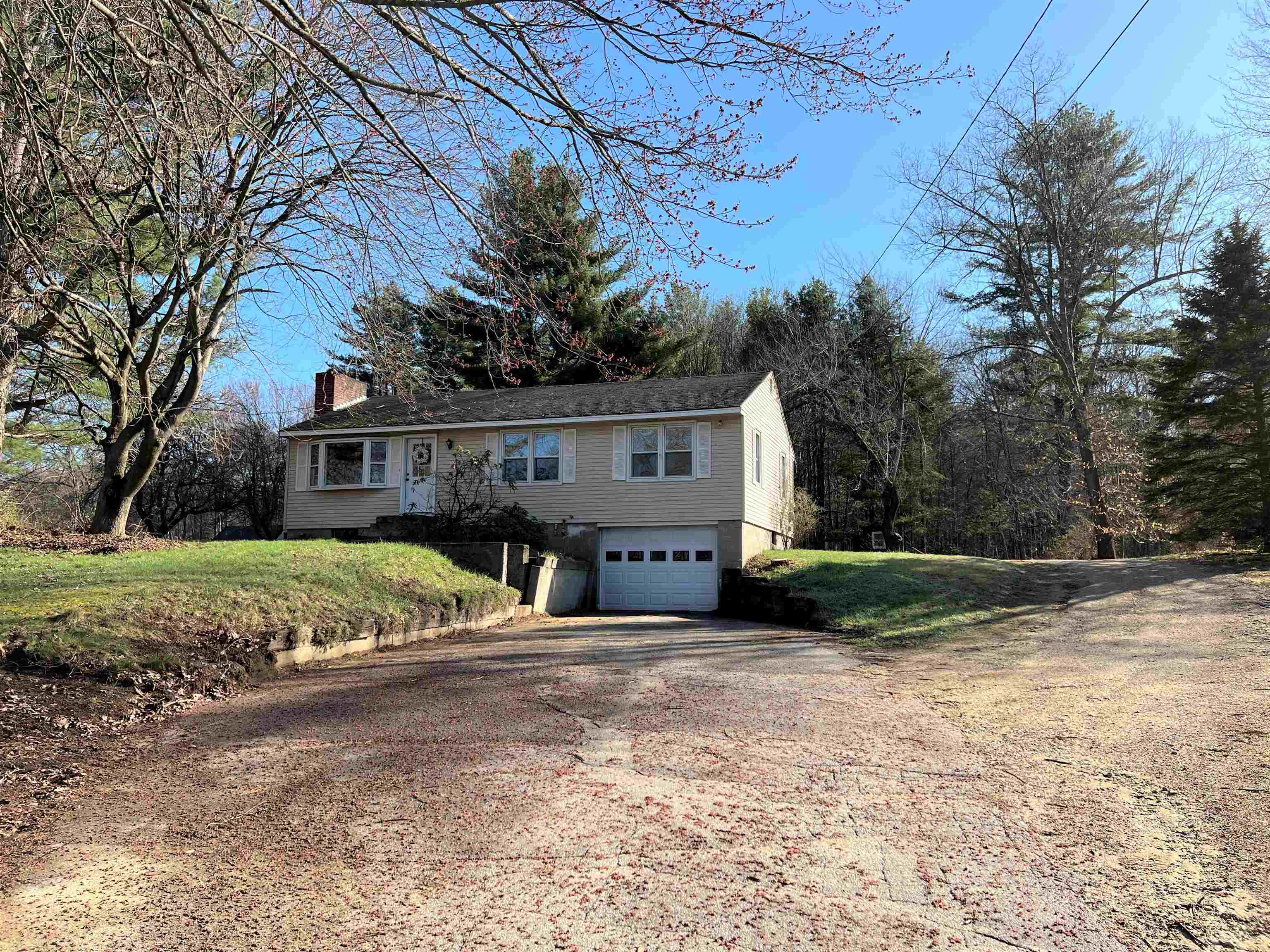 889 Northfield Road Hinsdale, NH 03451 - Photo 4 of 25 Gallery Image 4