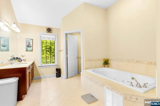 $1,450,000 | 5 Kenyon Court, Norwood, NJ 07648