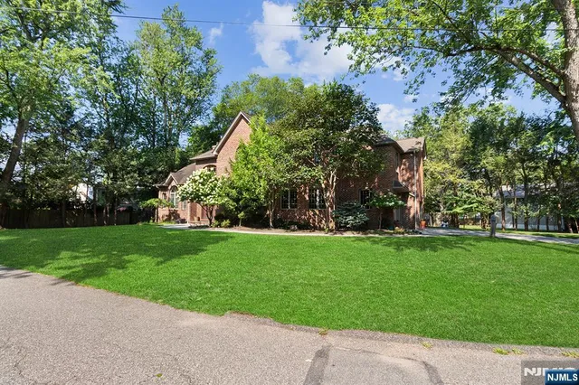 $1,450,000 | 5 Kenyon Court, Norwood, NJ 07648