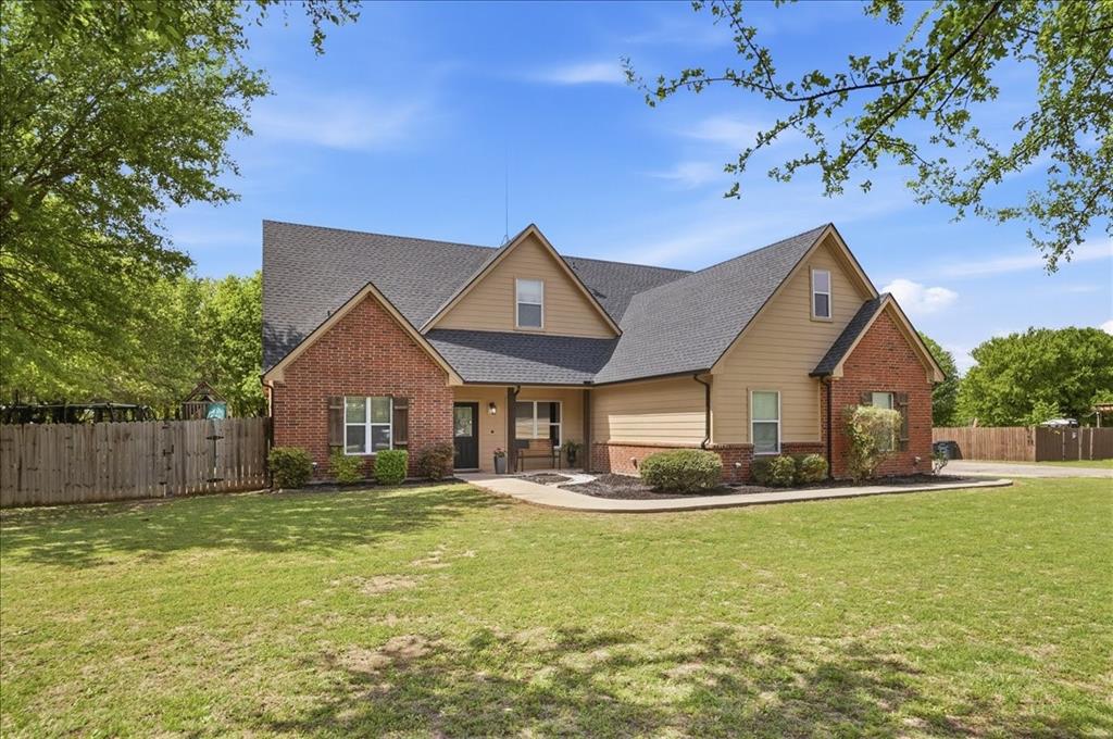112 Mylea Lane Weatherford, TX 76087 - Photo 3 of 35
