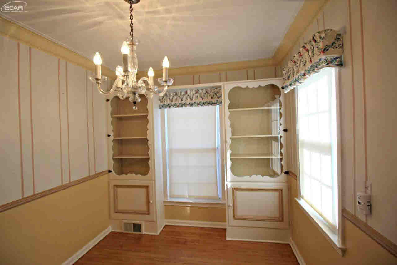 1930 Colchester Road Flint, MI 48503 - Photo 6 of 26 21263952-5.JPG