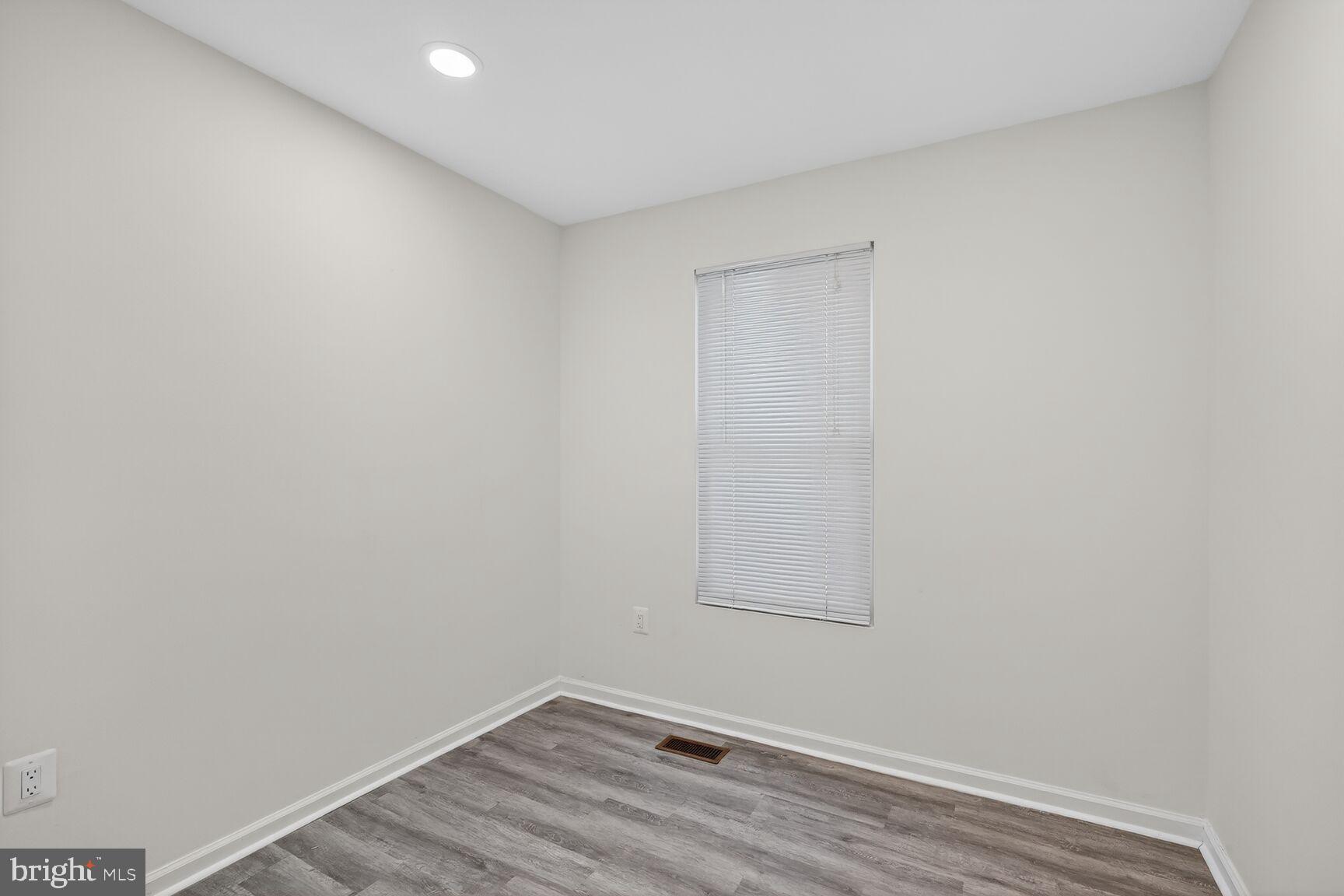 20415 Boulder Ridge Terrace Gaithersburg, MD 20882 - Photo 14 of 24 a view of room with window