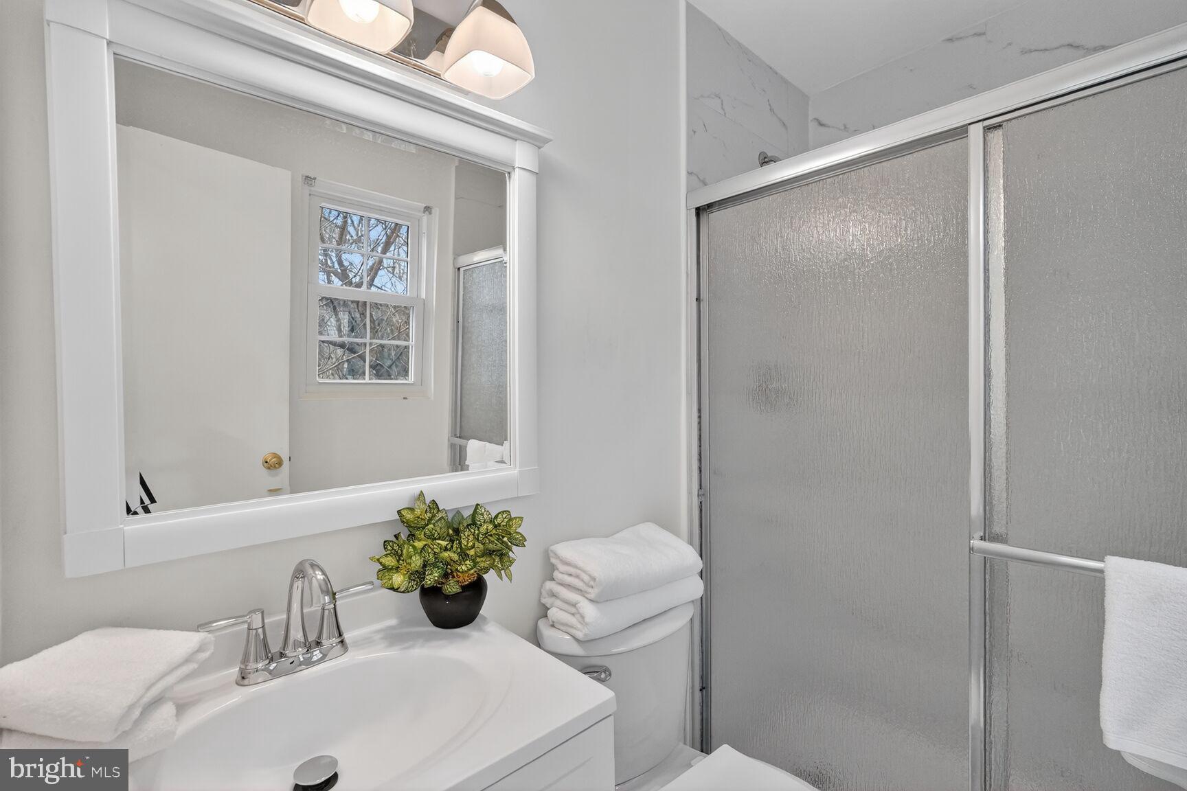 20415 Boulder Ridge Terrace Gaithersburg, MD 20882 - Photo 18 of 24 a bathroom with a sink toilet and shower