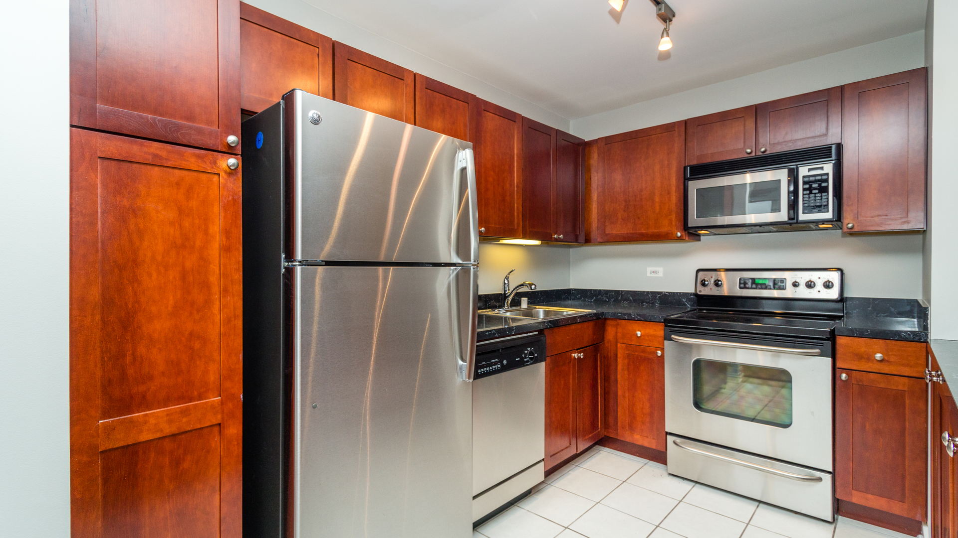 655 West Irving Park Road, Unit 4203 Chicago, IL 60613 - Photo 9 of 21