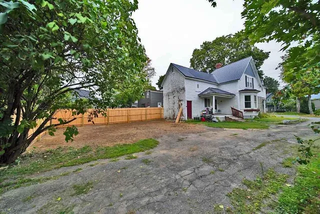 $119,900 | 34 Charles Street, Houlton, ME 04730