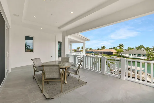 $7,500,000 | 689 Pelican Court, Marco Island, FL 34145