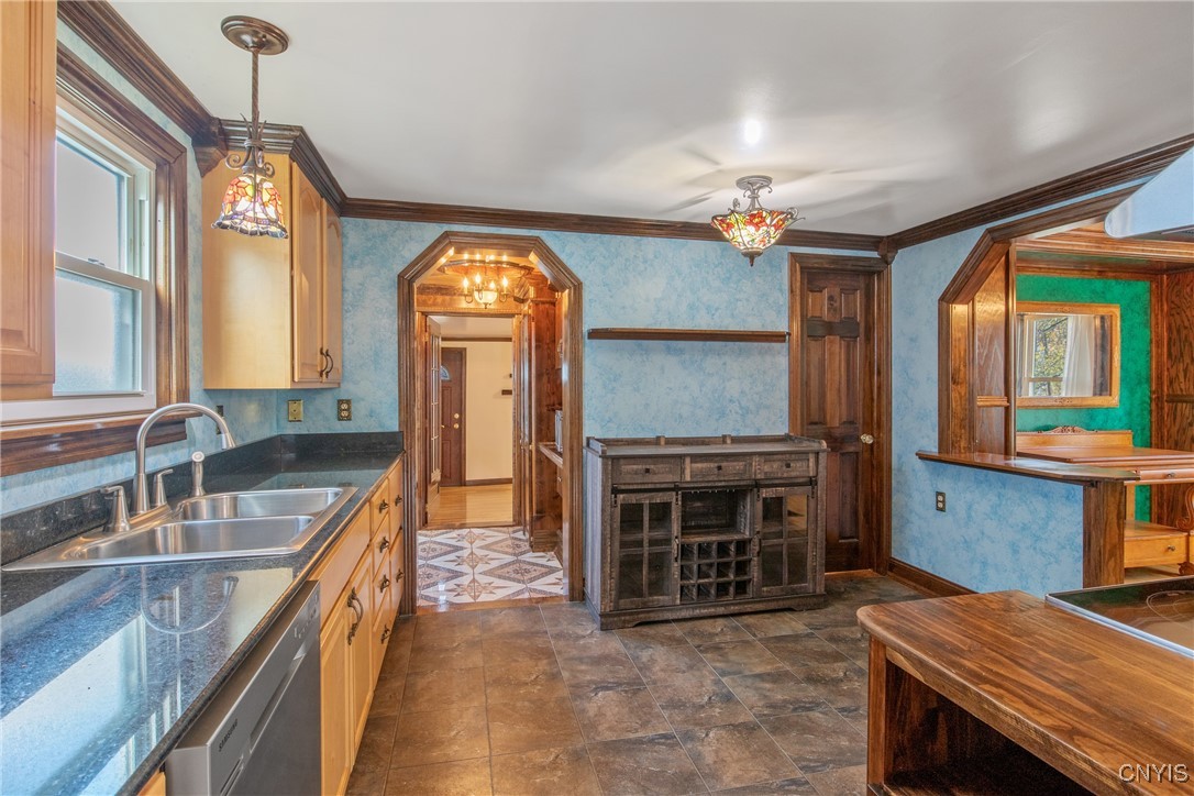 703 Mountainview Avenue Syracuse, NY 13224 - Photo 14 of 39