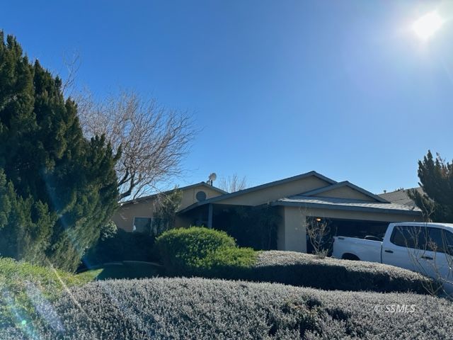 923 West Wasp Avenue Ridgecrest, CA 93555 - Photo 1 of 6 a front view of a house with garden