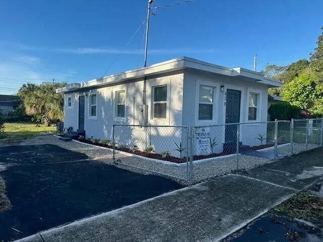 $2,200 | 628 9th Street, West Palm Beach, FL 33401