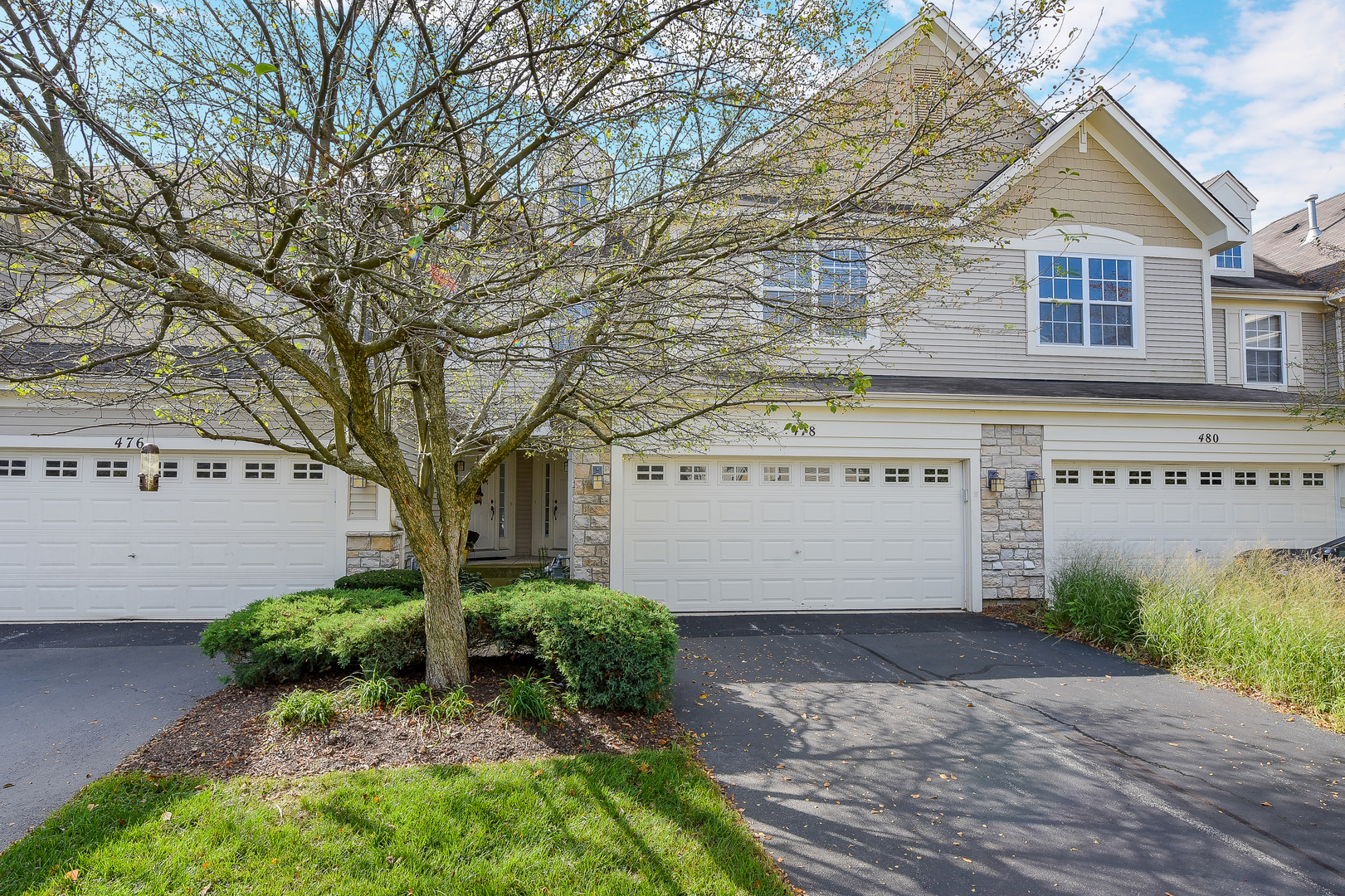 478 Vaughn Circle Aurora, IL 60502 - Photo 1 of 17 a front view of a house with a garden