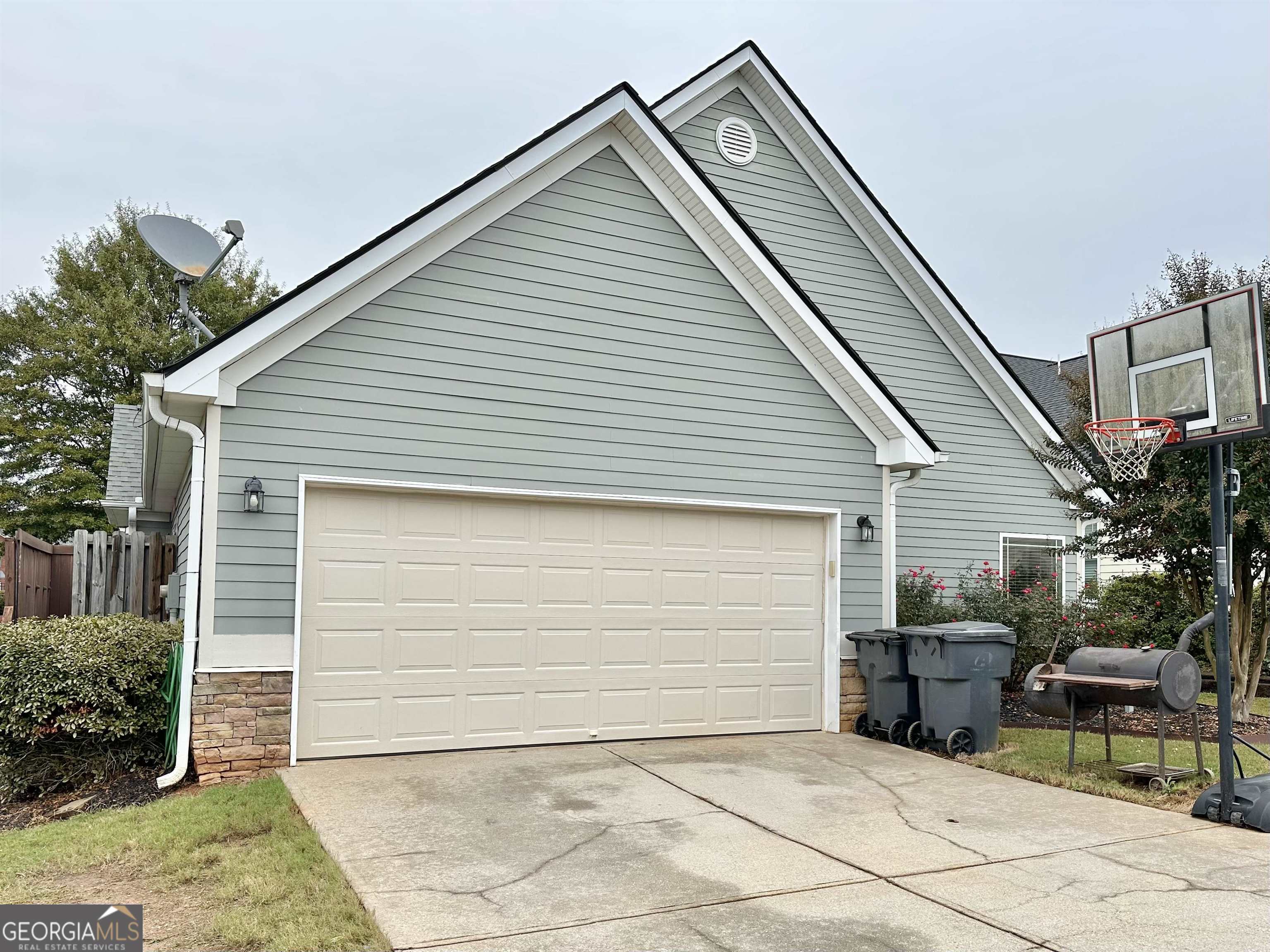 226 Rogue Road Social Circle, GA 30025 - Photo 2 of 23