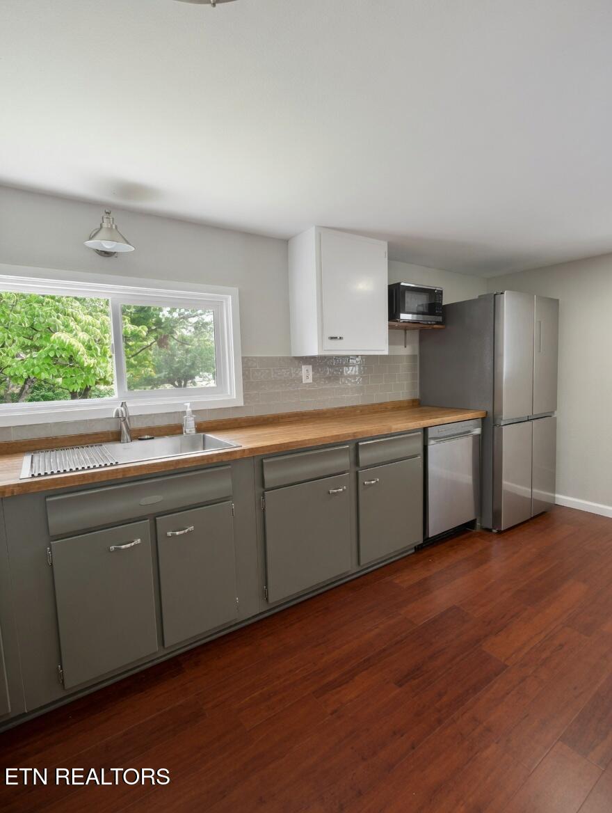 606 West Outer Drive Oak Ridge, TN 37830 - Photo 22 of 32 Kitchen
