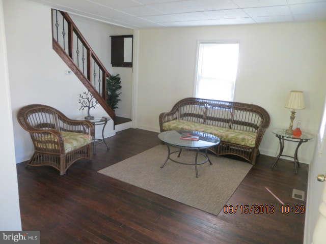 8717 Eddington Road Baltimore, MD 21234 - Photo 4 of 21 Living Room