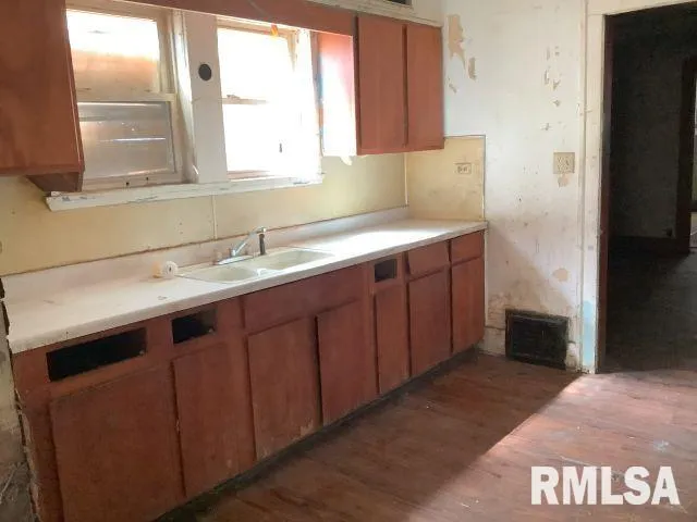 $59,900 | 818 Northeast Madison Avenue, Peoria, IL 61603