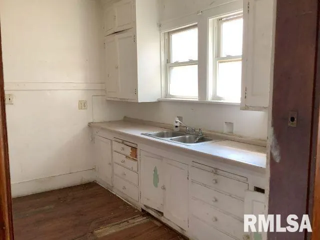 $59,900 | 818 Northeast Madison Avenue, Peoria, IL 61603