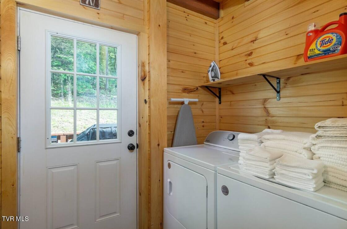 1763 Dennis Cove Road Hampton, TN 37658 - Photo 18 of 25 00017 headwaters