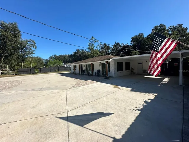 a view of a house with a backyard