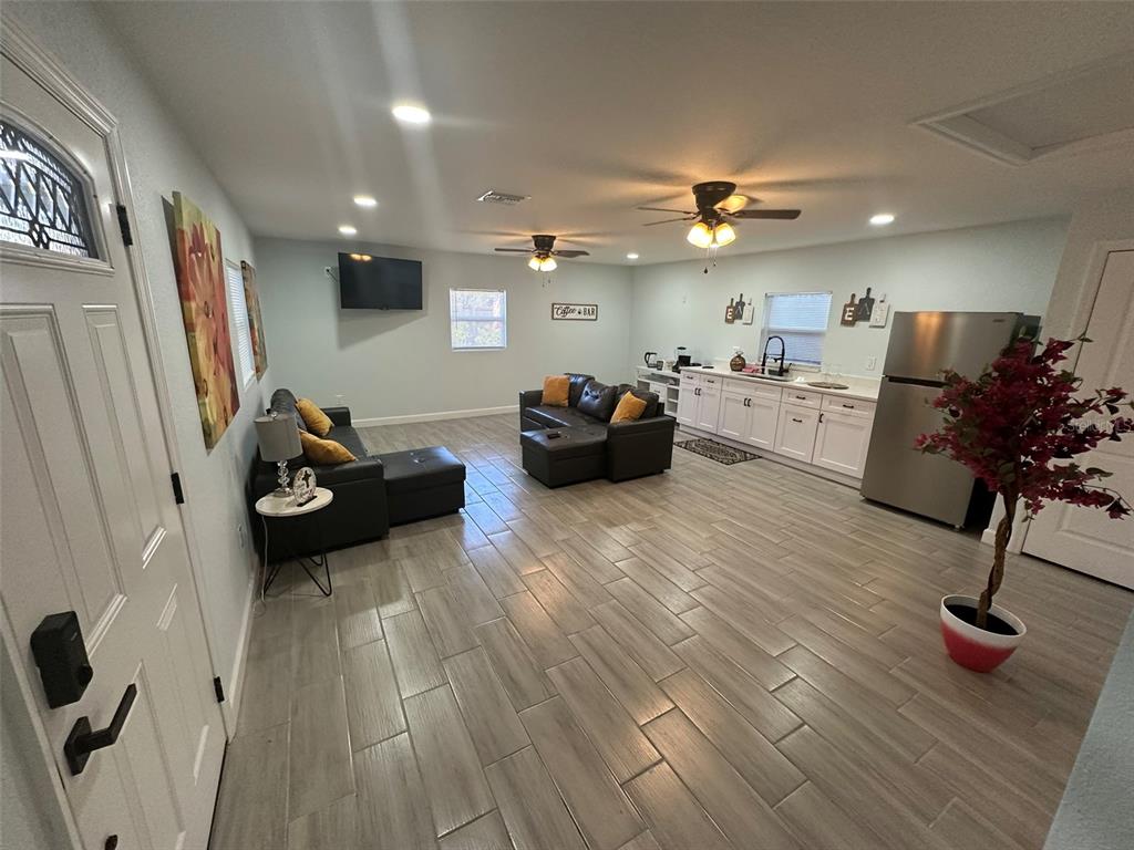 16903 Hanna Road Lutz, FL 33549 - Photo 70 of 94 a living room with furniture and a potted plant