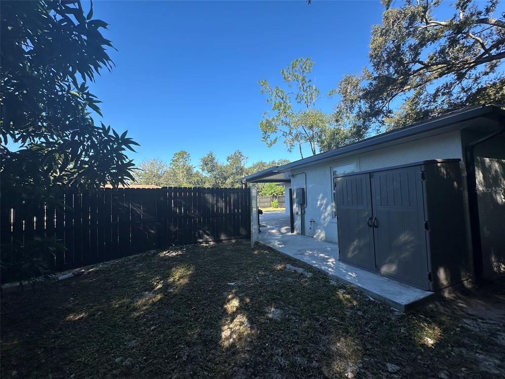 16903 Hanna Road Lutz, FL 33549 - Photo 84 of 94 a backyard of a house