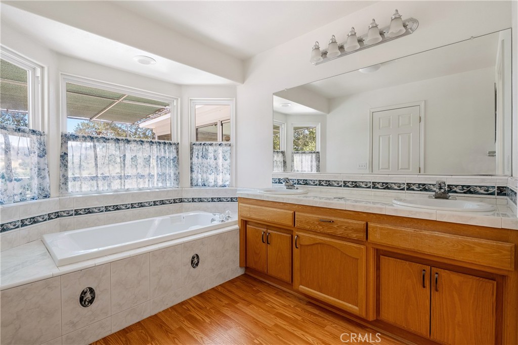 9340 Mountain View Drive Atascadero, CA 93422 - Photo 24 of 50 a spacious bathroom with a tub sink and mirror