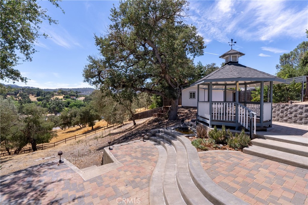 9340 Mountain View Drive Atascadero, CA 93422 - Photo 32 of 50 a view of a patio with a table and chairs under an umbrella