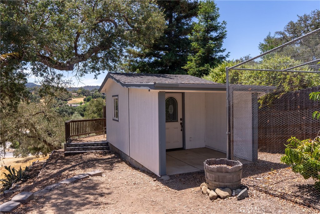 9340 Mountain View Drive Atascadero, CA 93422 - Photo 43 of 50 a view of a backyard with plants and a tree