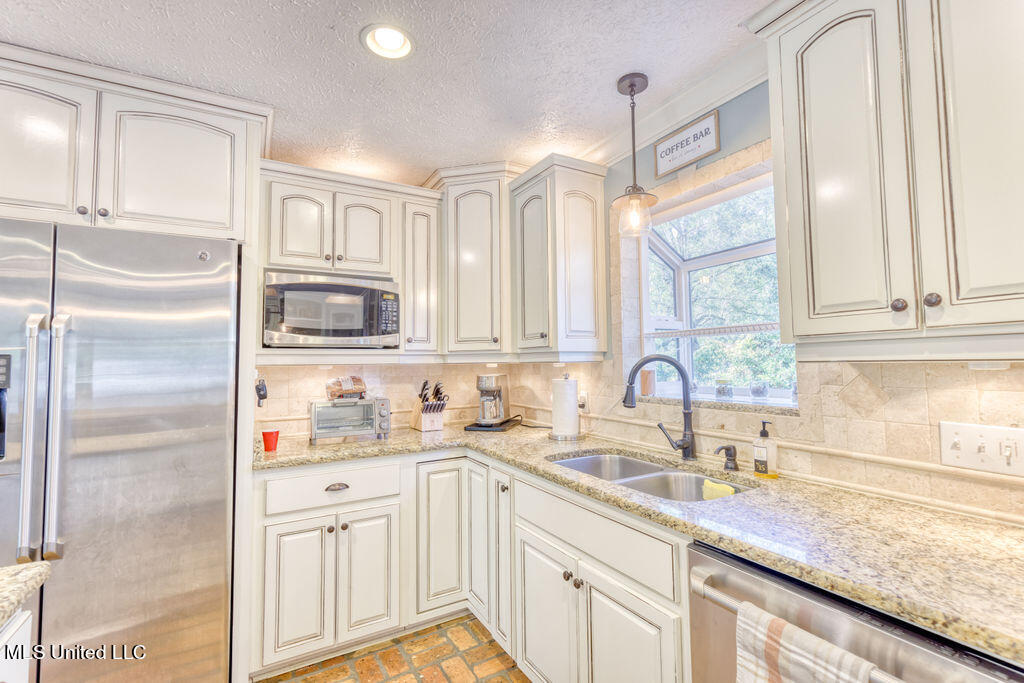 2519RidgewoodRd-18