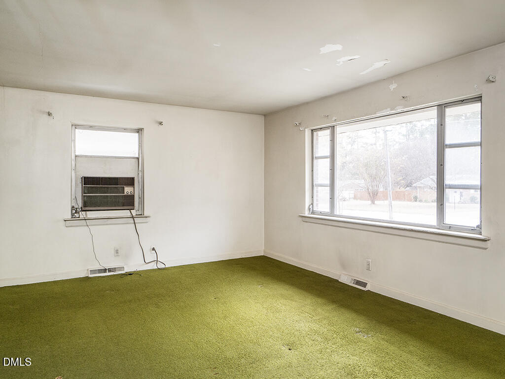 3112 Kenan Road Durham, NC 27704 - Photo 5 of 28 05 3112_KenanRd LivRm2_MLS