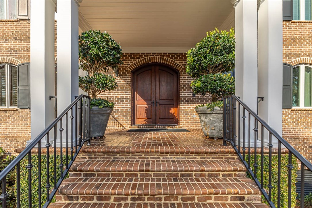 925 Champney St. Simons Island, GA 31522 - Photo 3 of 52