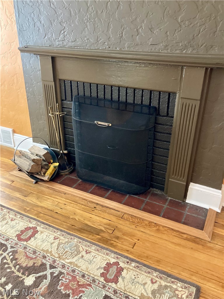 3218 Berkeley Road Cleveland, OH 44118 - Photo 6 of 35 Wood-burning fireplace.