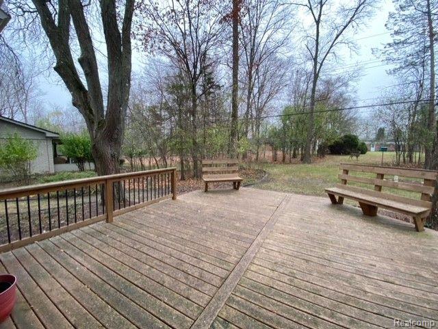25249 Wykeshire Road Farmington Hills, MI 48336 - Photo 7 of 33