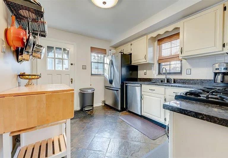 634 Bower Hill Road Pittsburgh, PA 15243 - Photo 9 of 20 Gallery Image 9