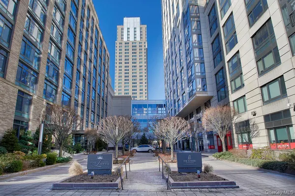 $5,800 | 10 City Place, Unit PH4C, White Plains, NY 10601