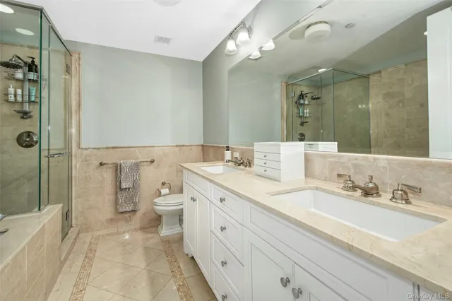 $5,800 | 10 City Place, Unit PH4, White Plains, NY 10601