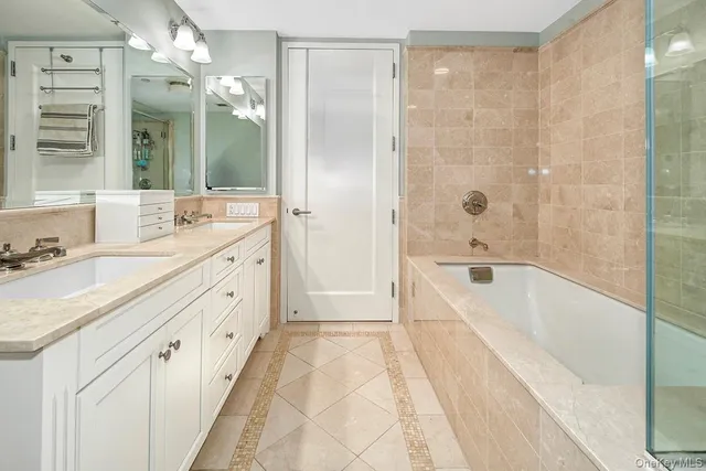 $5,800 | 10 City Place, Unit PH4, White Plains, NY 10601